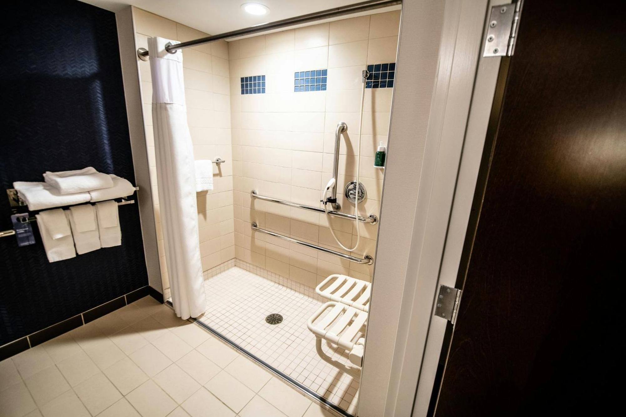 Hotel Fairfield By Marriott & Casino Area 3*