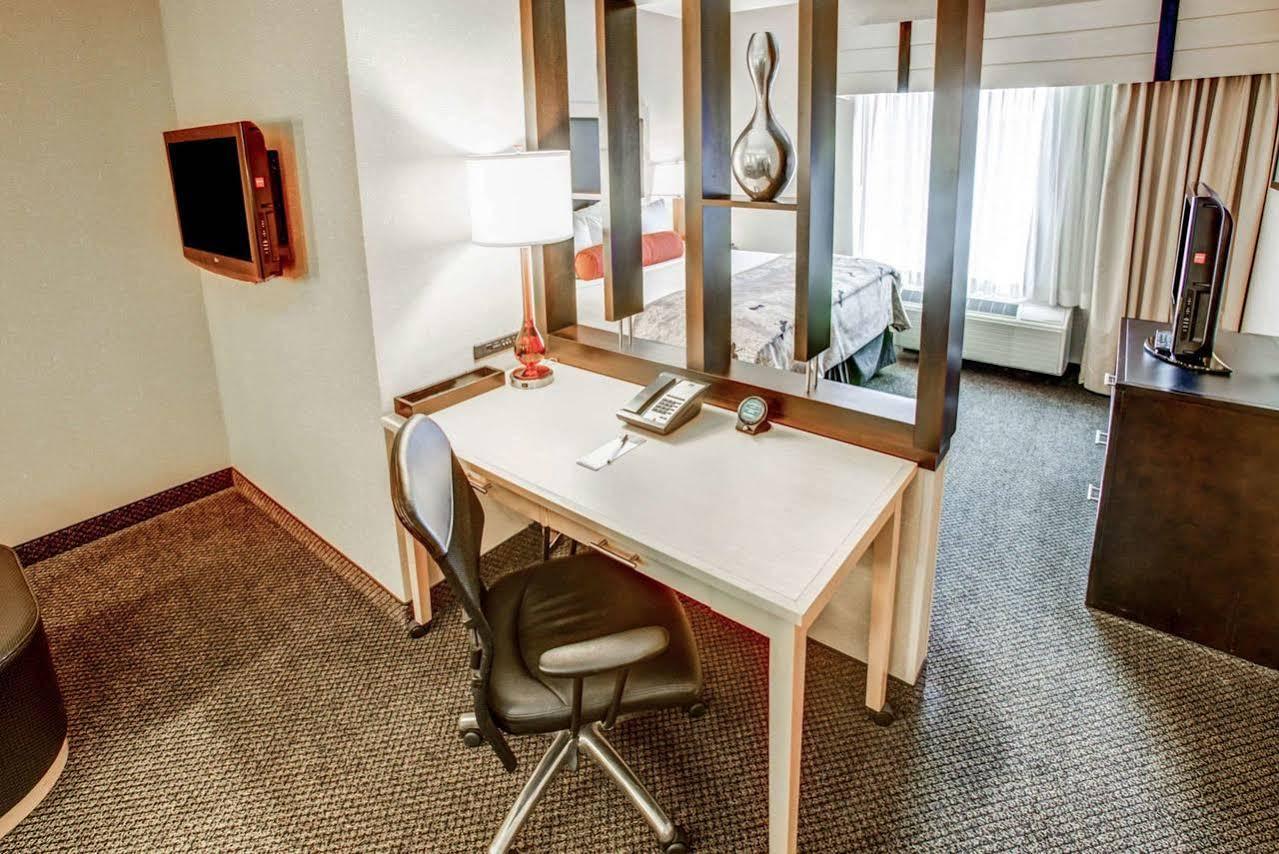 Hotel Fairfield By Marriott & Casino Area 3*
