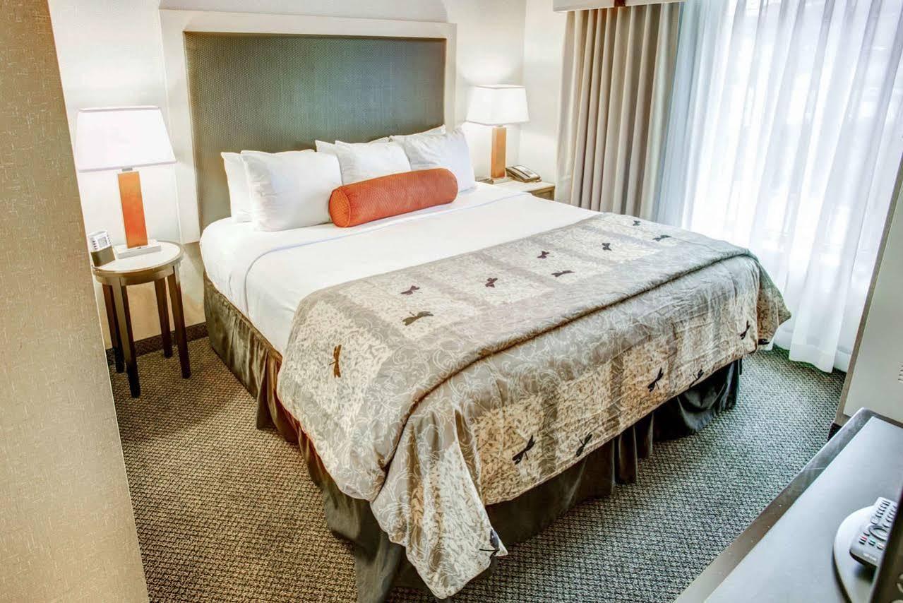 Hotel Fairfield By Marriott & Casino Area 3*